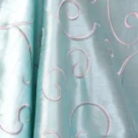 Table Cloth - Rectangular 100 x 80 - Scroll Design - Picture 4 of 4